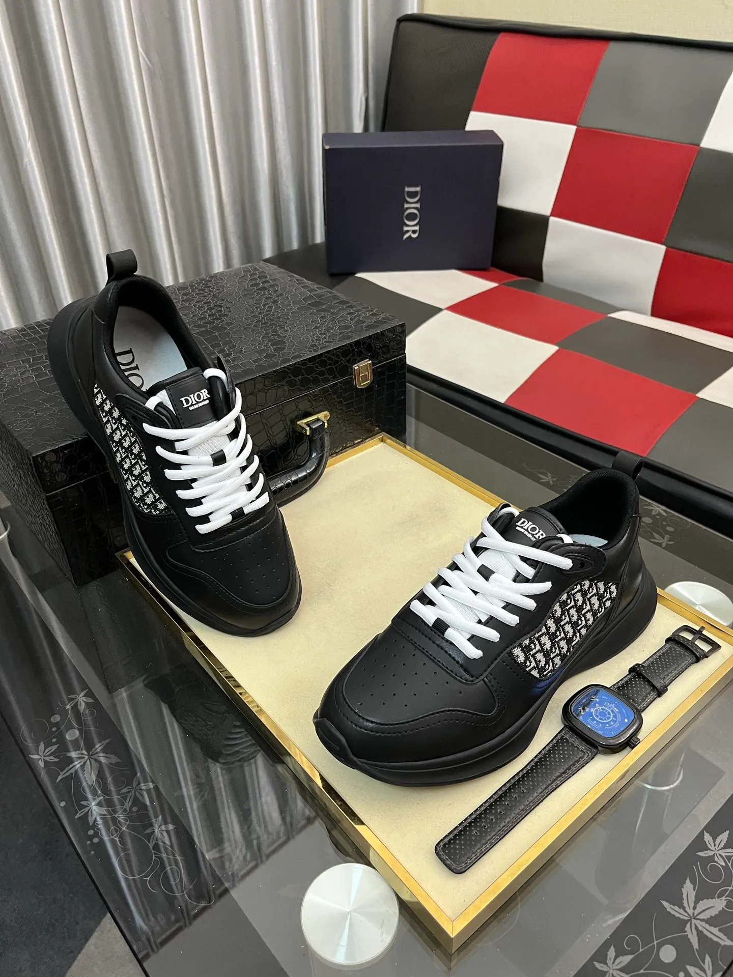 Men's shoes💰: 380⌚️⌚️[Dior] Dior's new men's genuine leather casual shoes, the highest version on the market, any comparison is welcome🆚! The original leather has excellent texture and is super high-end! Fetal sheep net lining imported from Italy, removable pad! Luxurious materials and fine workmanship, highly recommended! Code number: 38-445️⃣Colors available